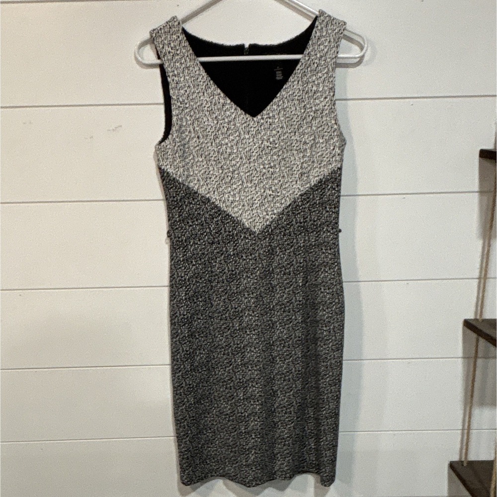 White House Black Market Black/White Geometric Knit Sheath V-Neck Zip 0